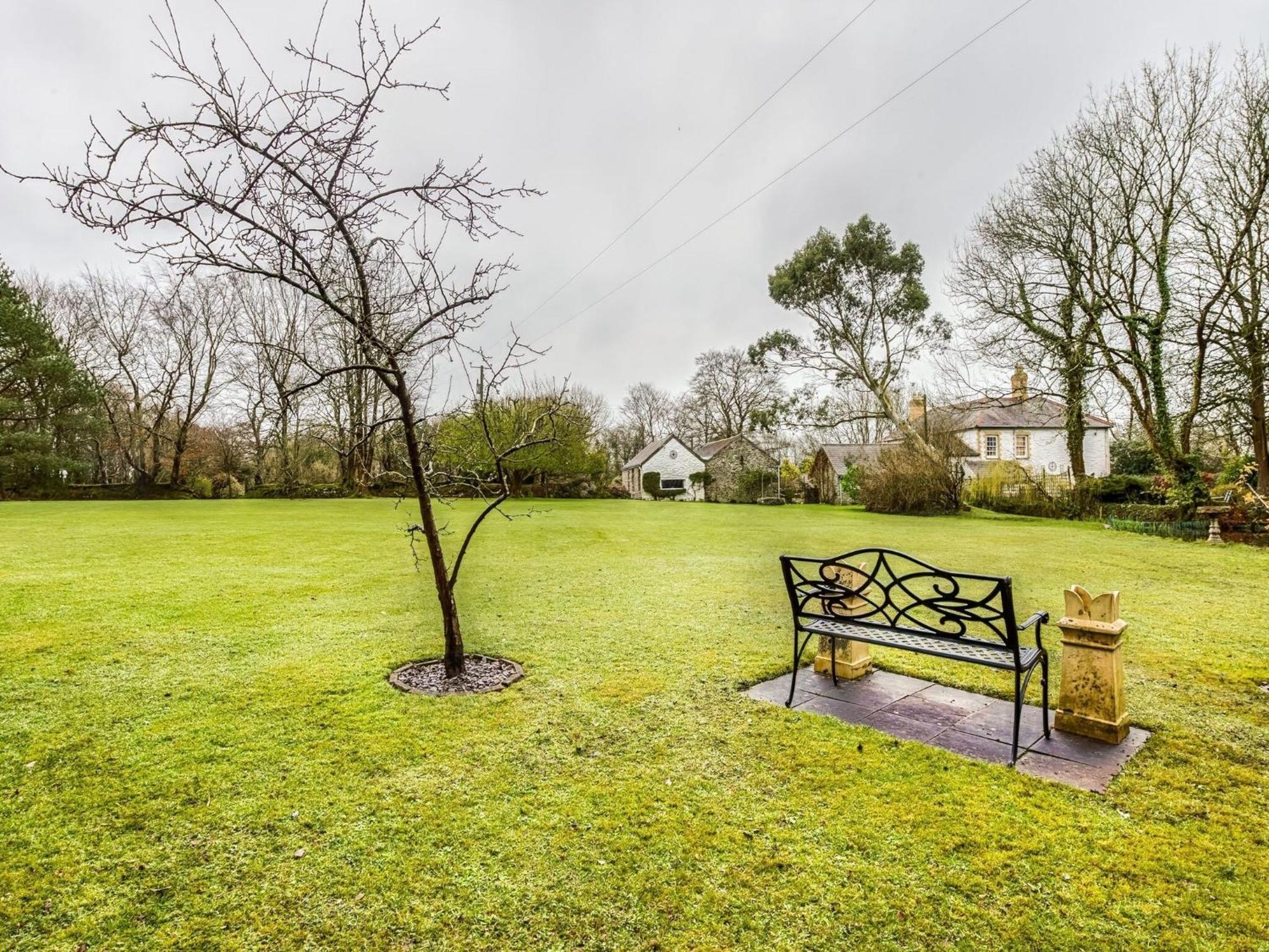Secluded Holiday Home In Ceredigion With Garden Pennant  Extérieur photo
