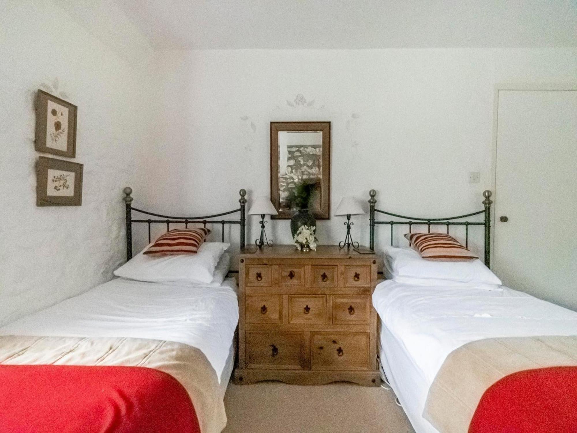 Secluded Holiday Home In Ceredigion With Garden Pennant  Extérieur photo