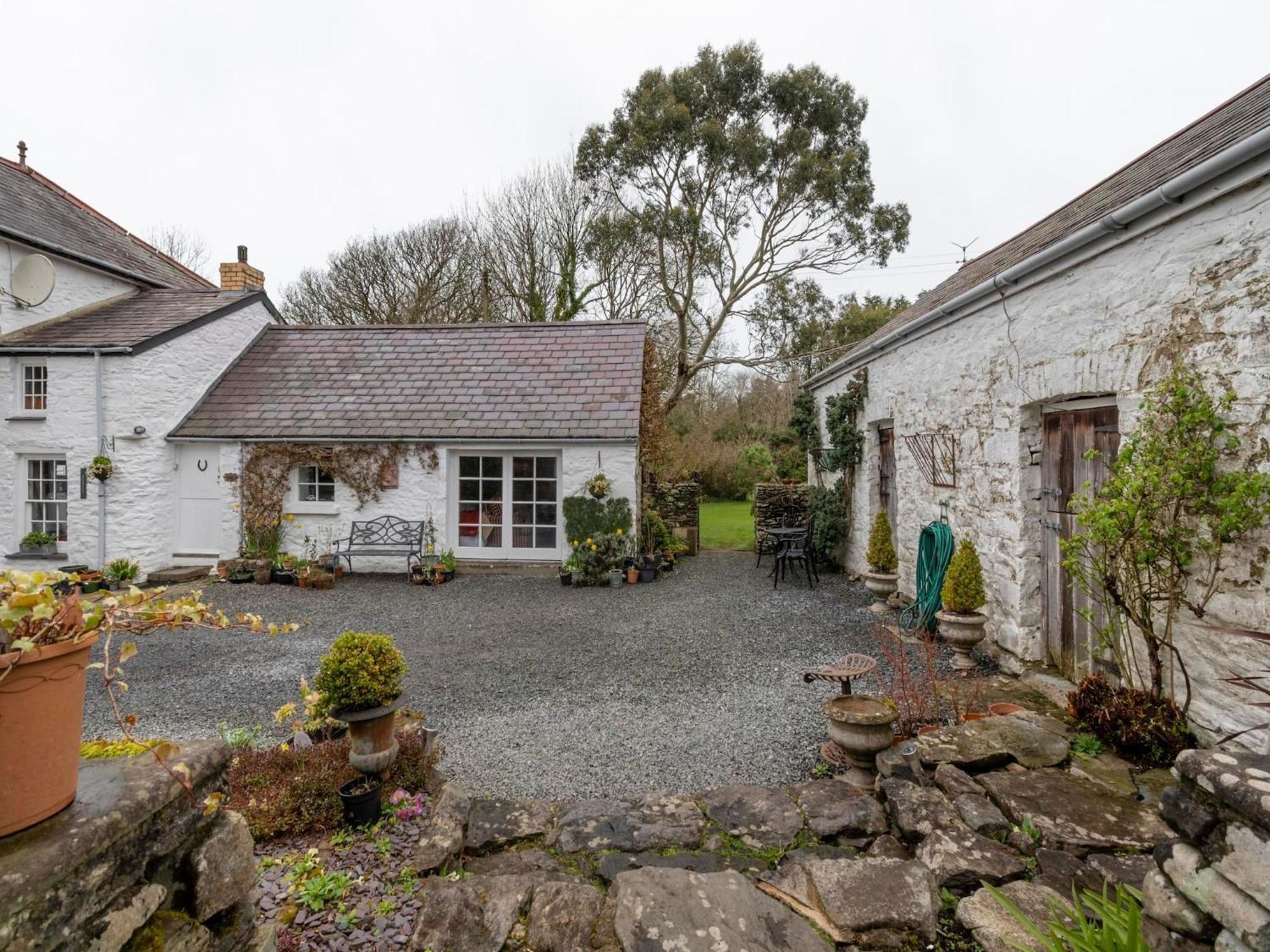 Secluded Holiday Home In Ceredigion With Garden Pennant  Extérieur photo
